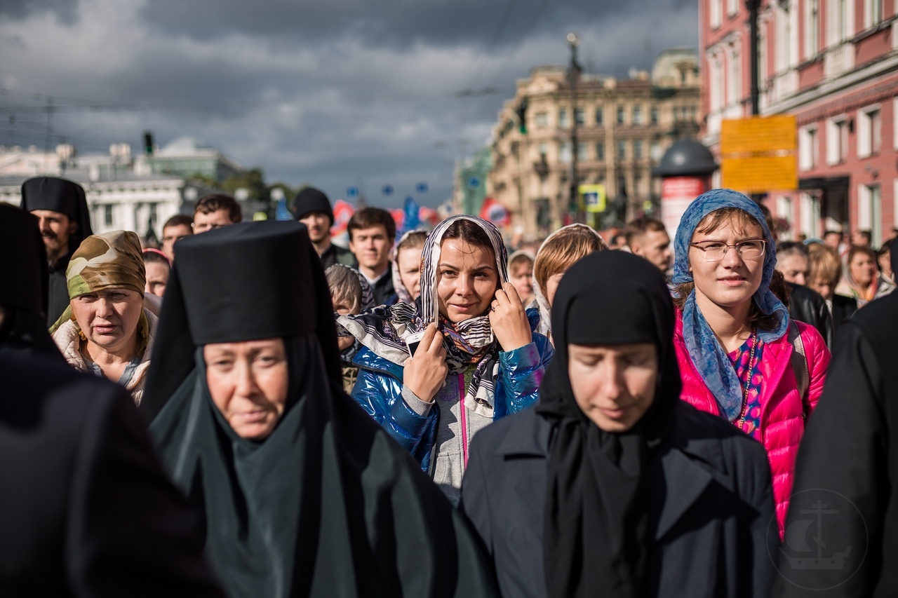 Питер Невский проспект крестный ход