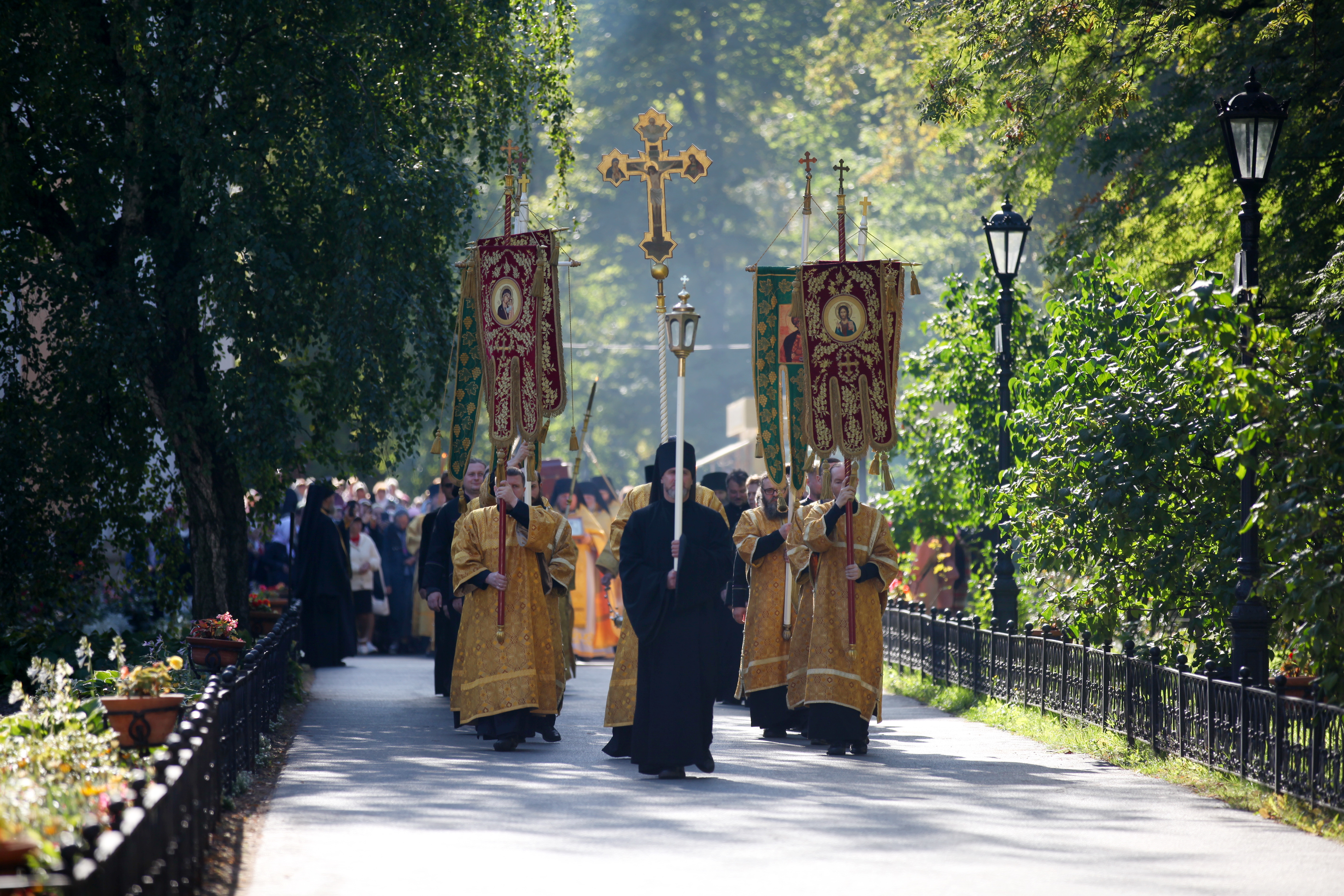 Александр Невский крестный ход